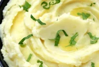 Velvety Slow Cooker Garlic Mash