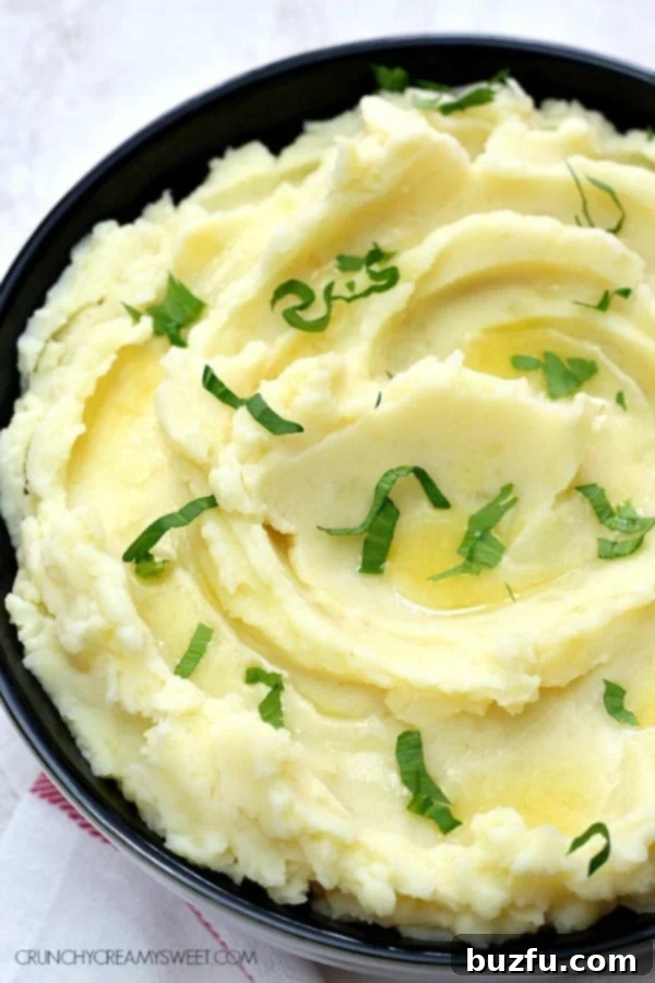 Velvety Slow Cooker Garlic Mash 1 featured 12375