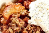 Effortless Slow Cooker Peach Crisp