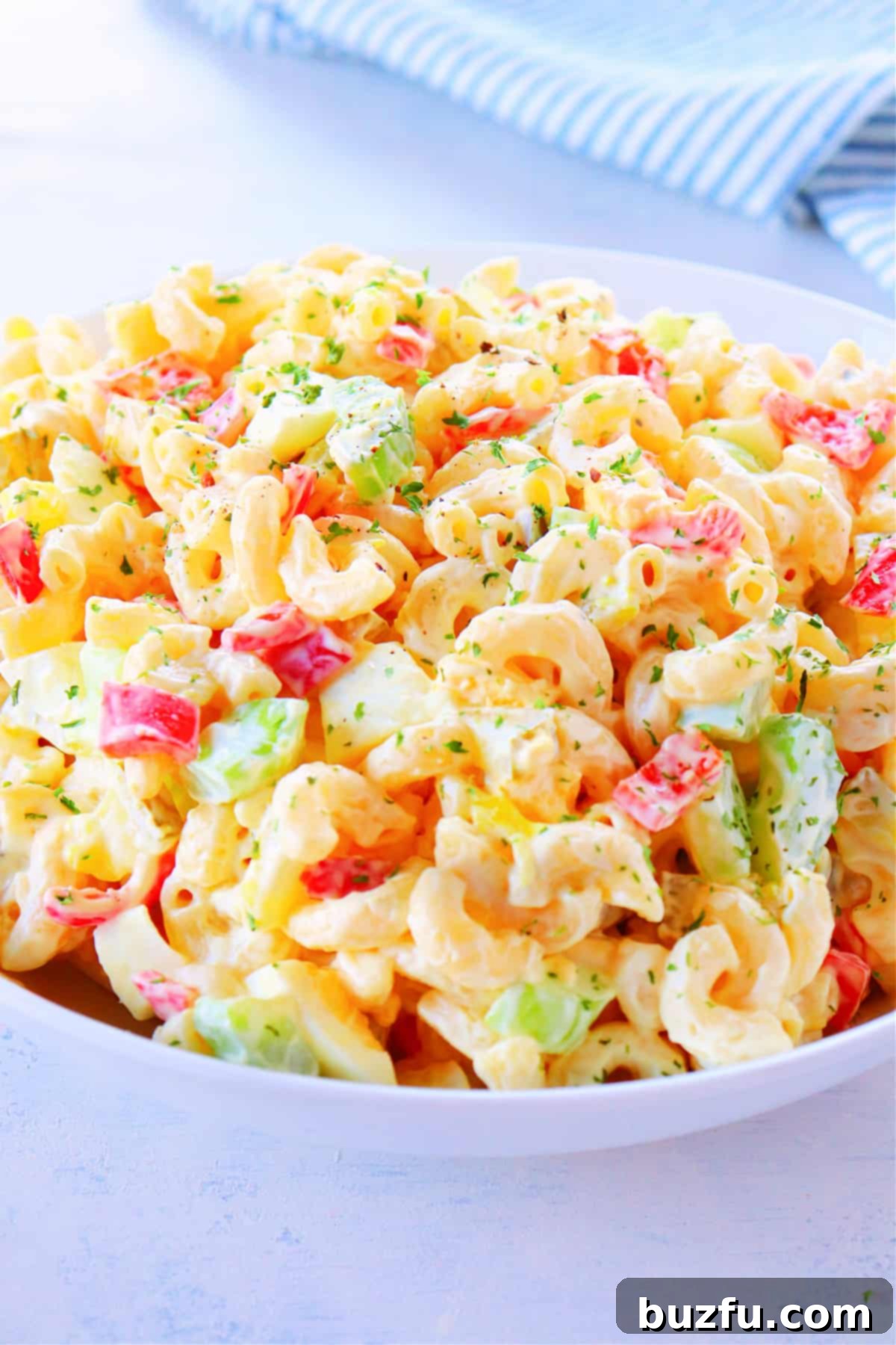 Classic Macaroni Salad Recipe A beautifully presented bowl of creamy macaroni salad, garnished and ready to serve.